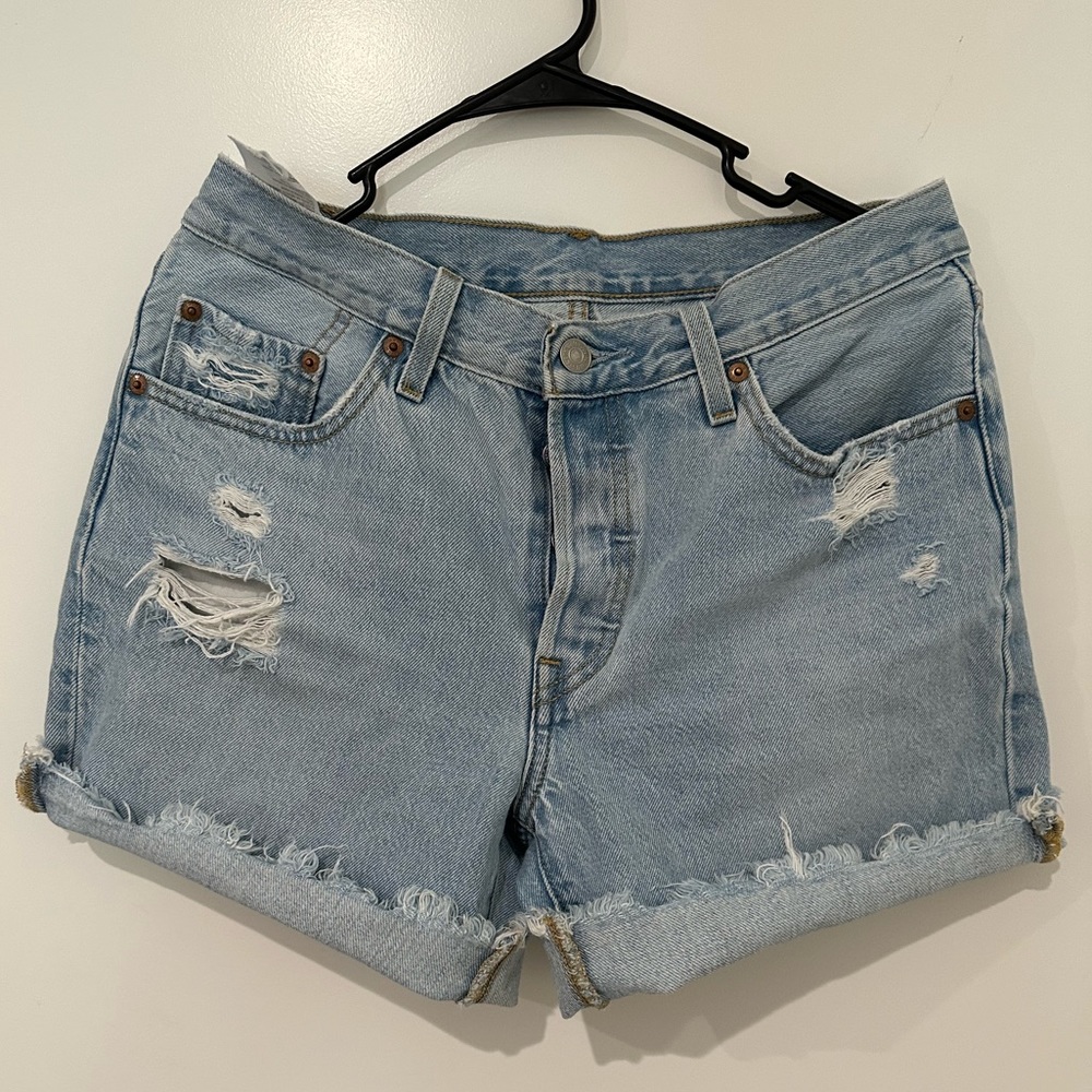 Levi’s 501 shorts size 28